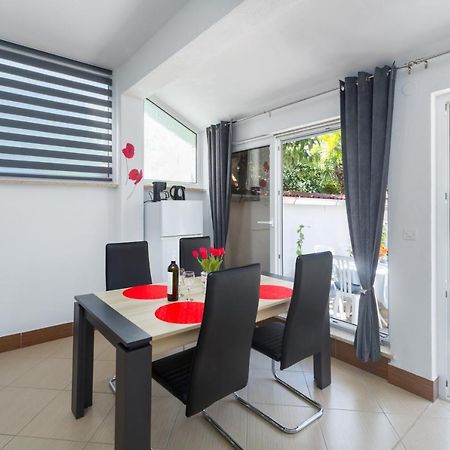 Family Apartment Romina Врсар Екстер'єр фото